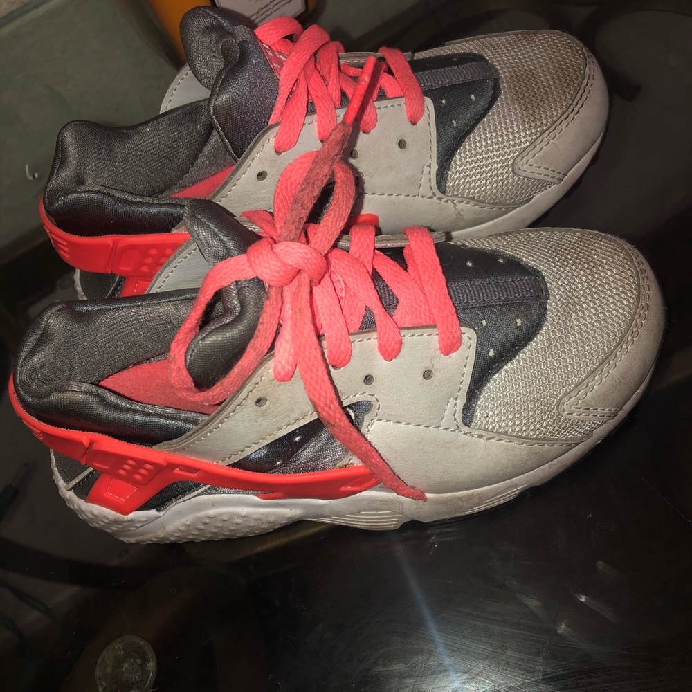 Nike’s size 12c